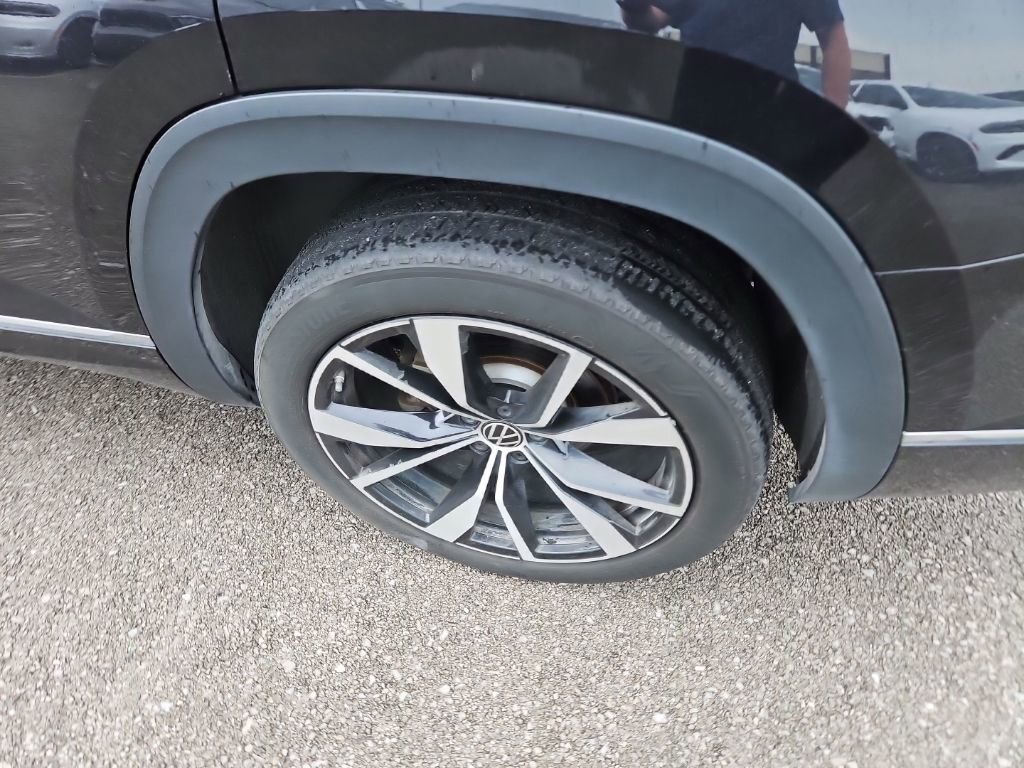 Used 2024 Volkswagen Atlas SEL Premium R-Line AWD/4WD image 12