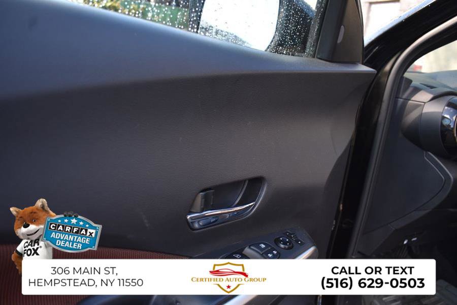 Used 2020 Nissan Kicks SR FWD image 14