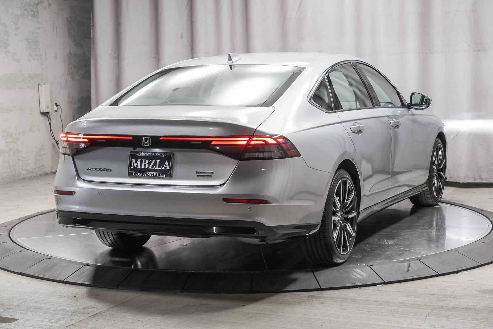 Used 2024 Honda Accord Touring image 4