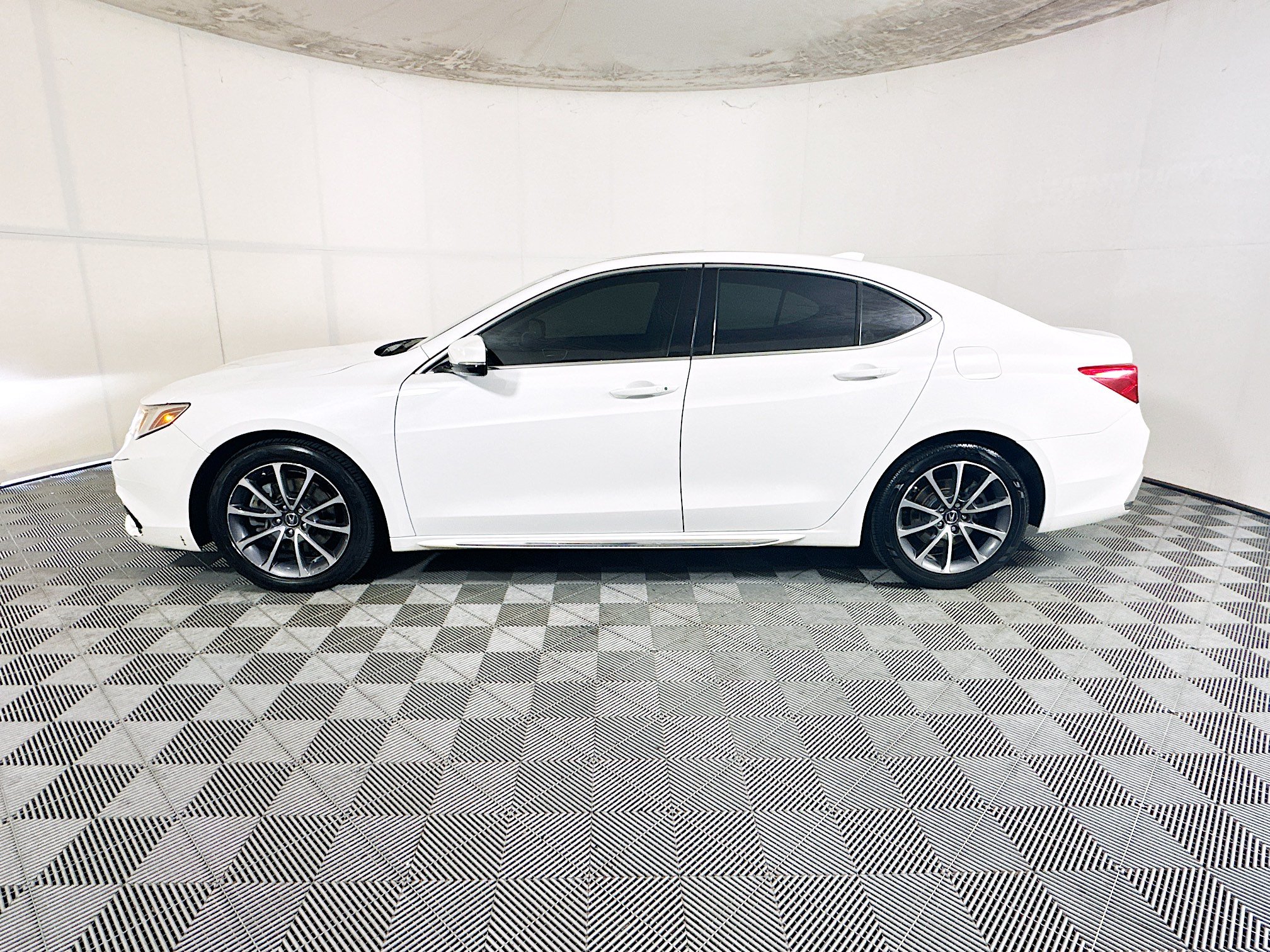 Used 2018 Acura TLX w/ Technology Package AWD/4WD image 6