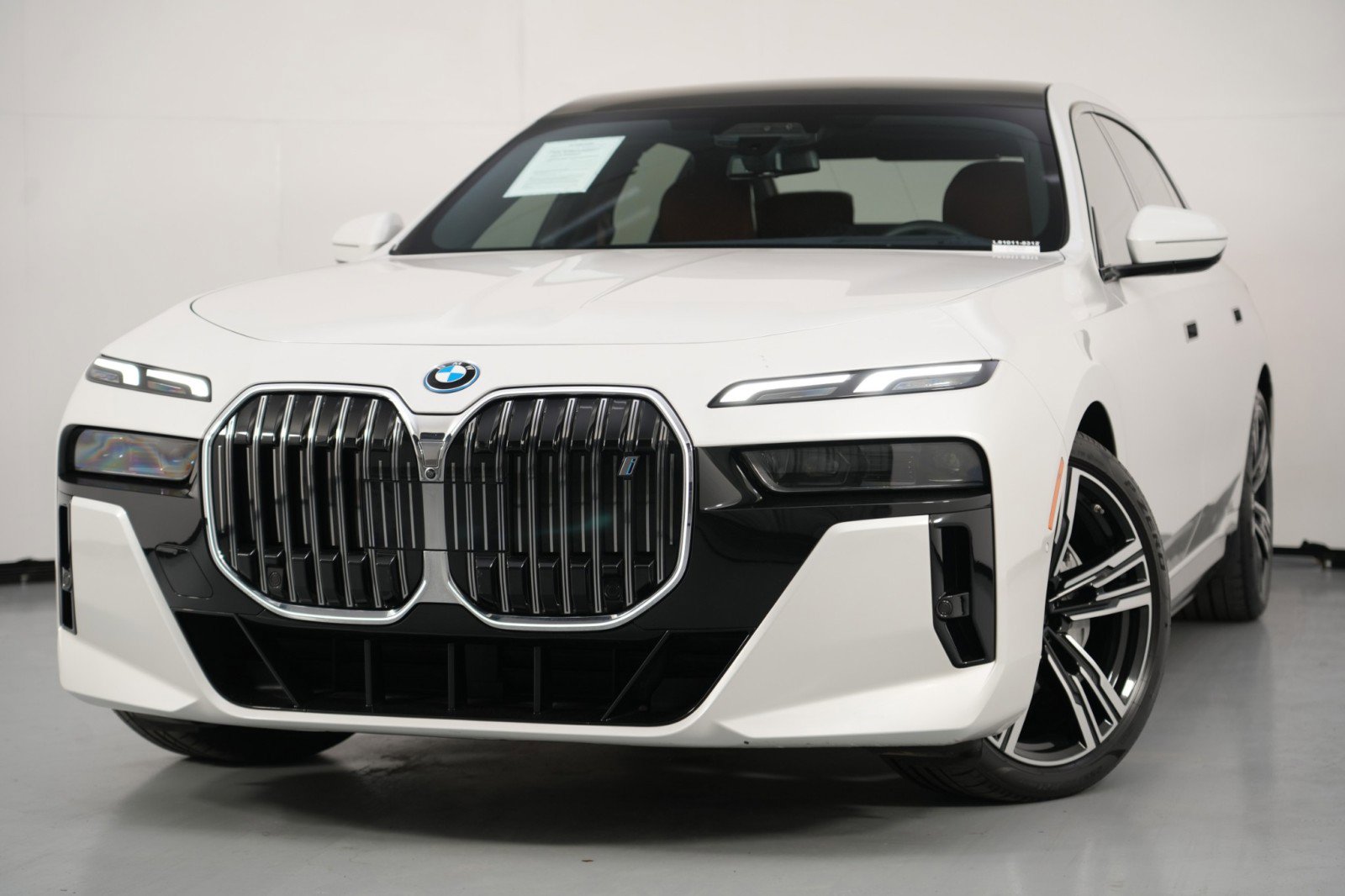 Used 2023 BMW i7 xDrive60 image 3