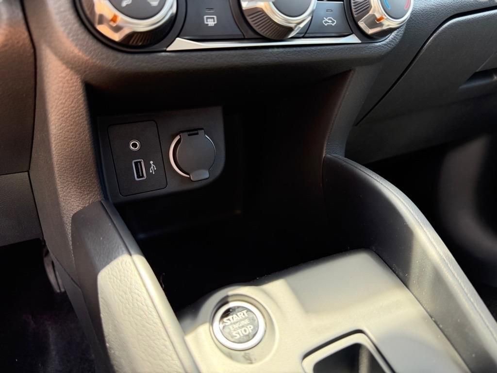 Certified 2025 Nissan Kicks Play S image 8