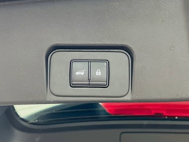 Used 2025 Nissan Rogue SV image 25