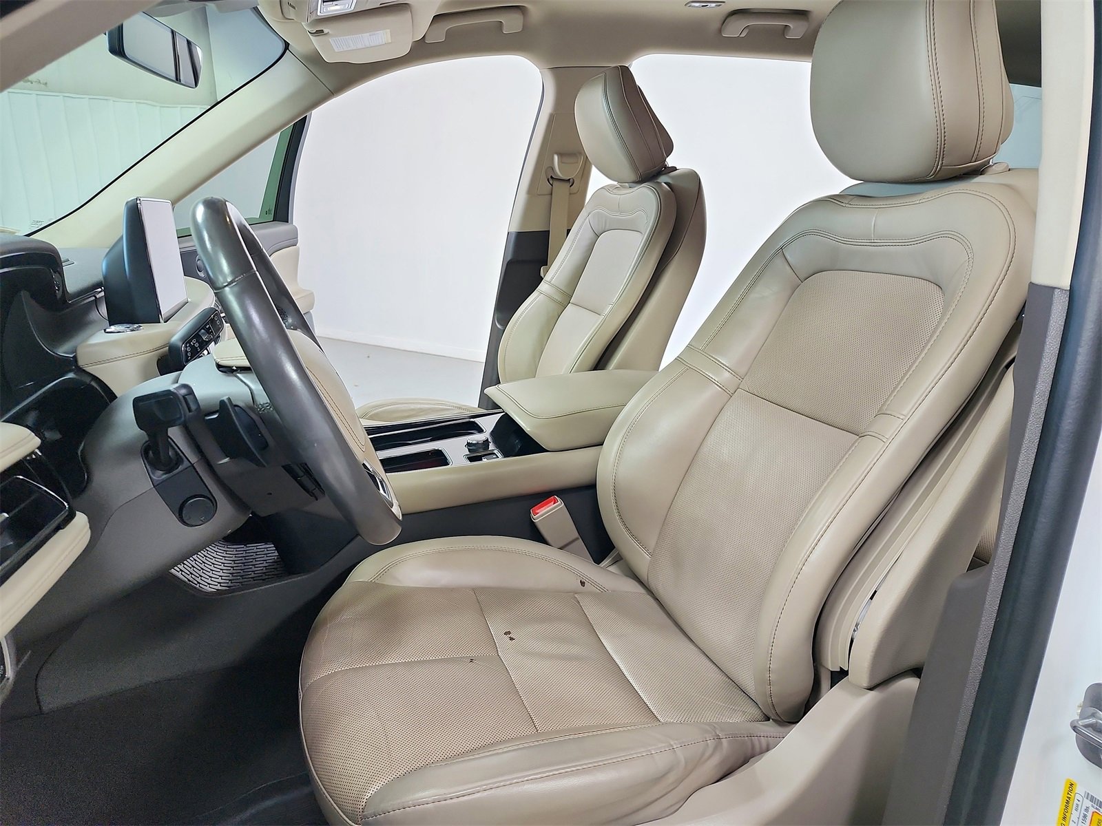 Used 2020 Lincoln Aviator Reserve image 19