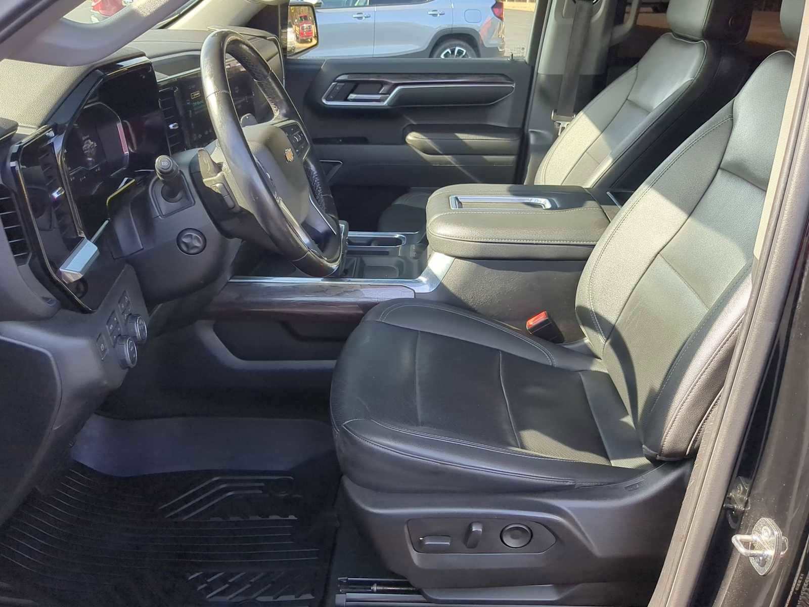 Used 2022 Chevrolet Silverado 1500 LTZ image 14