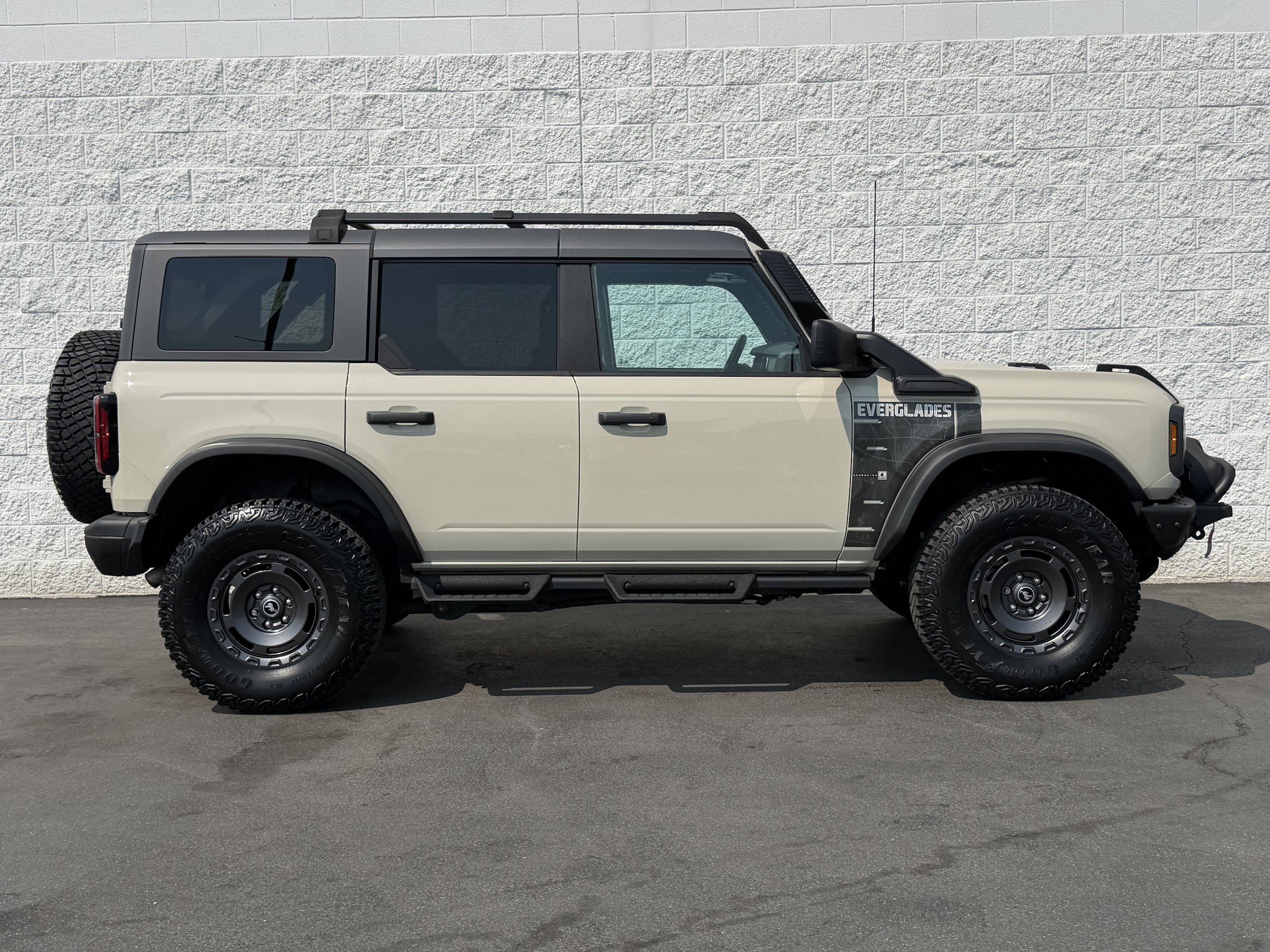 Used 2022 Ford Bronco Everglades AWD/4WD image 5