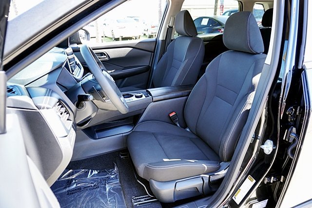 Used 2025 Nissan Rogue S AWD/4WD image 23