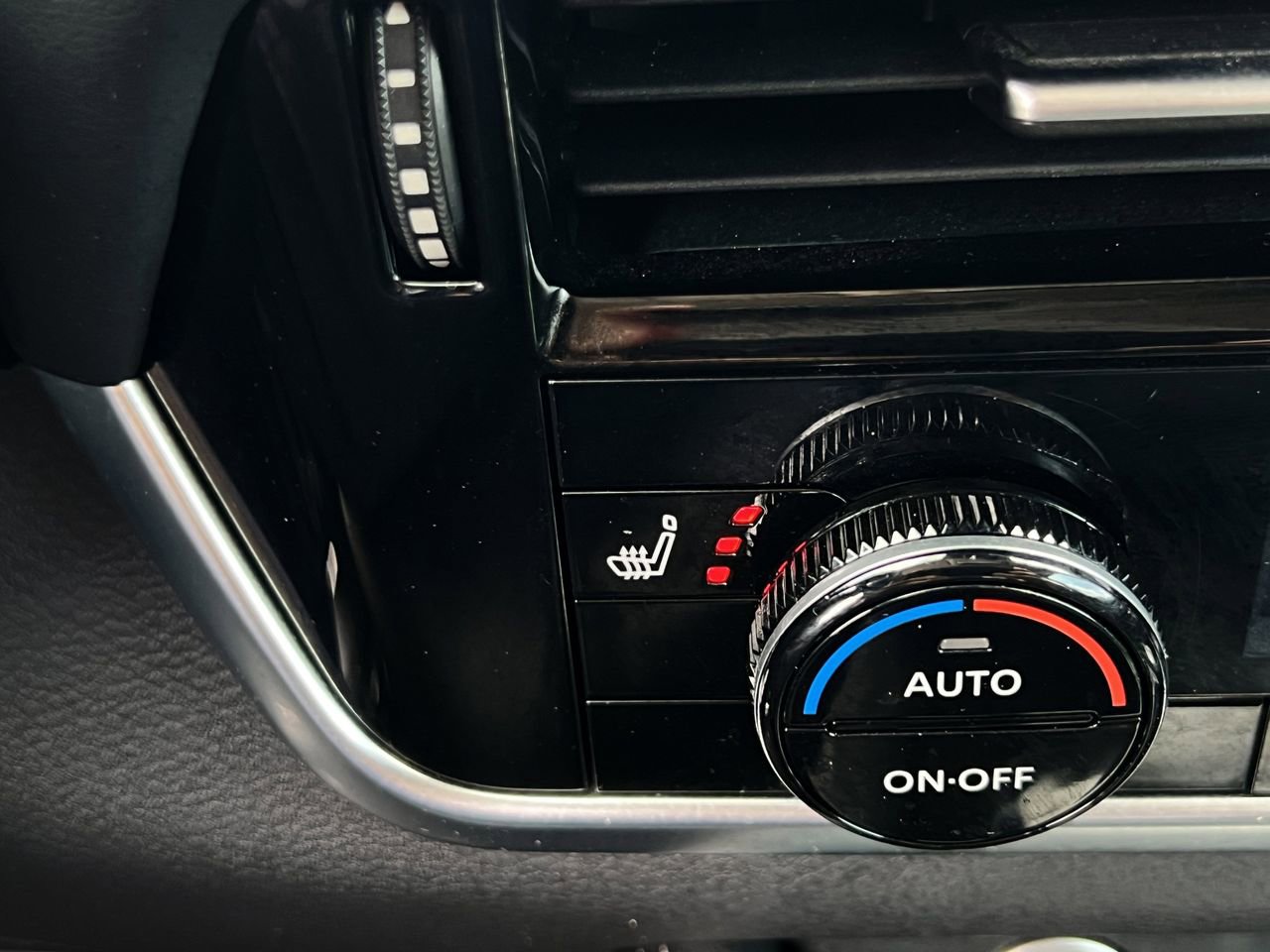 Certified 2023 Nissan Rogue SL FWD image 17