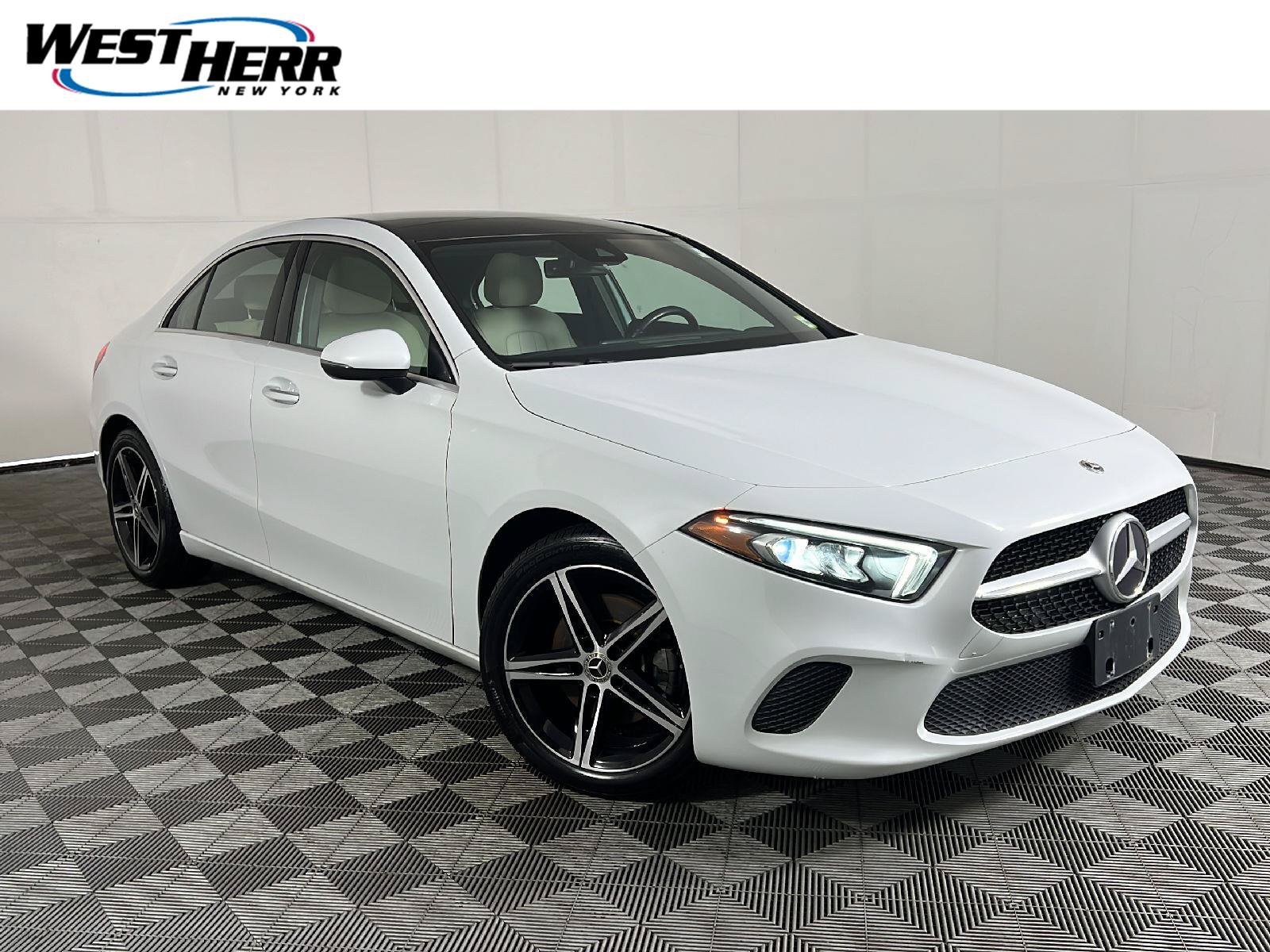 Used 2022 Mercedes-Benz A 220 4MATIC image 1