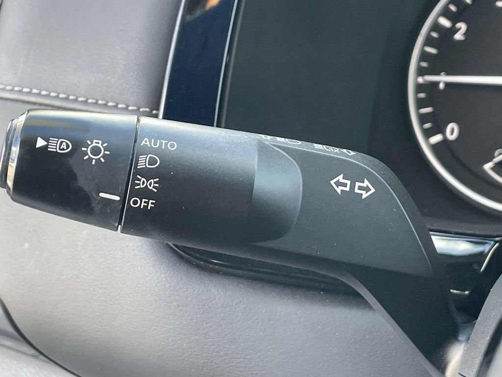 Used 2023 Nissan Pathfinder SL image 23