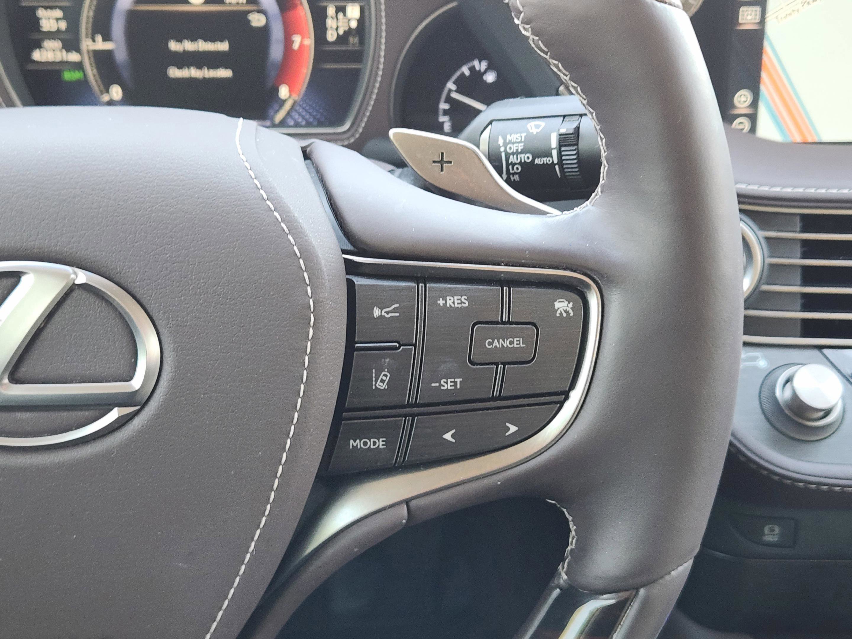 Used 2018 Lexus LS 500 w/ Interior Upgrade Package image 28