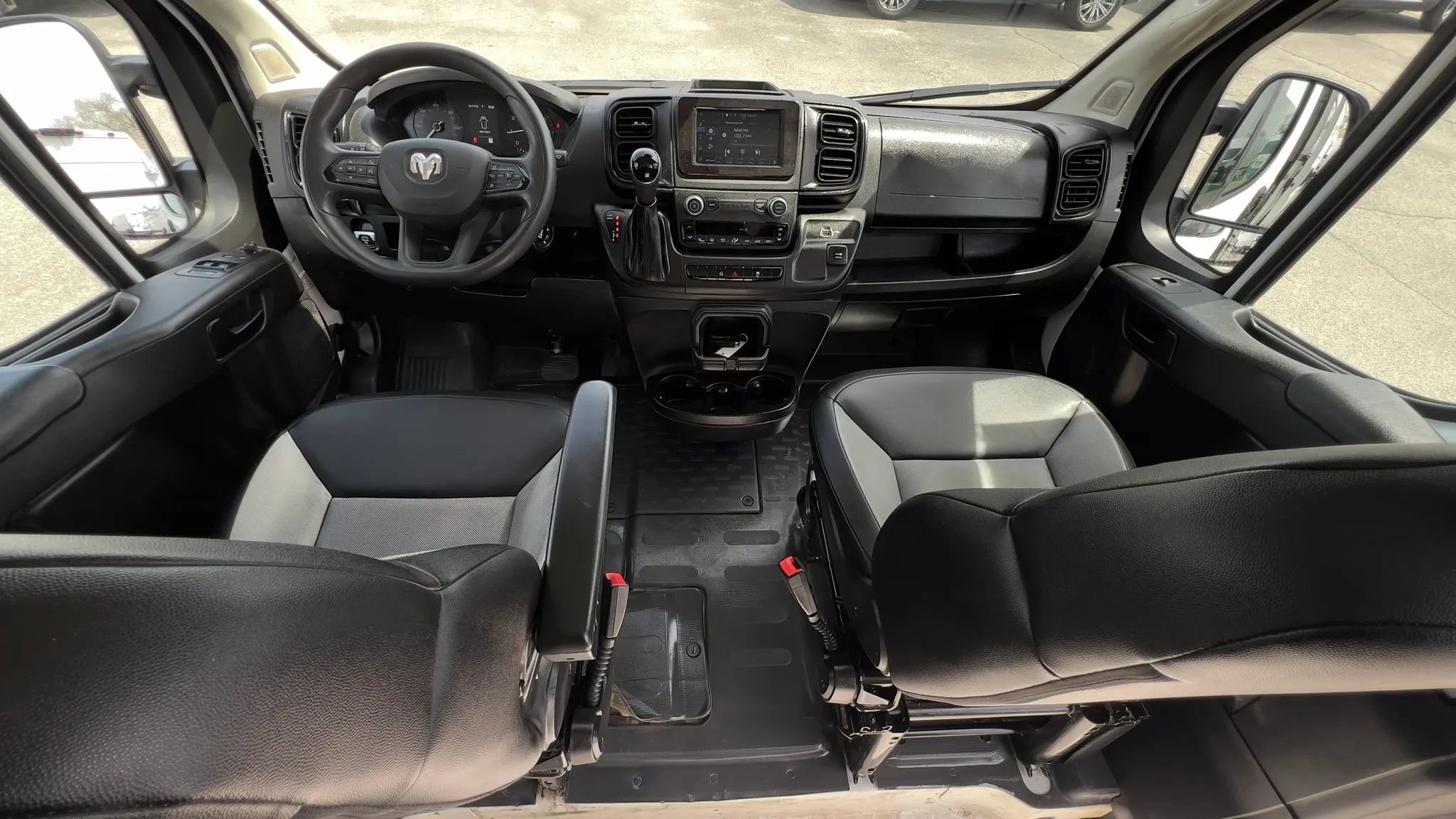 Used 2025 RAM ProMaster 2500 w/ Convenience Group FWD image 17