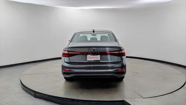 Used 2025 Volkswagen Jetta SE image 6