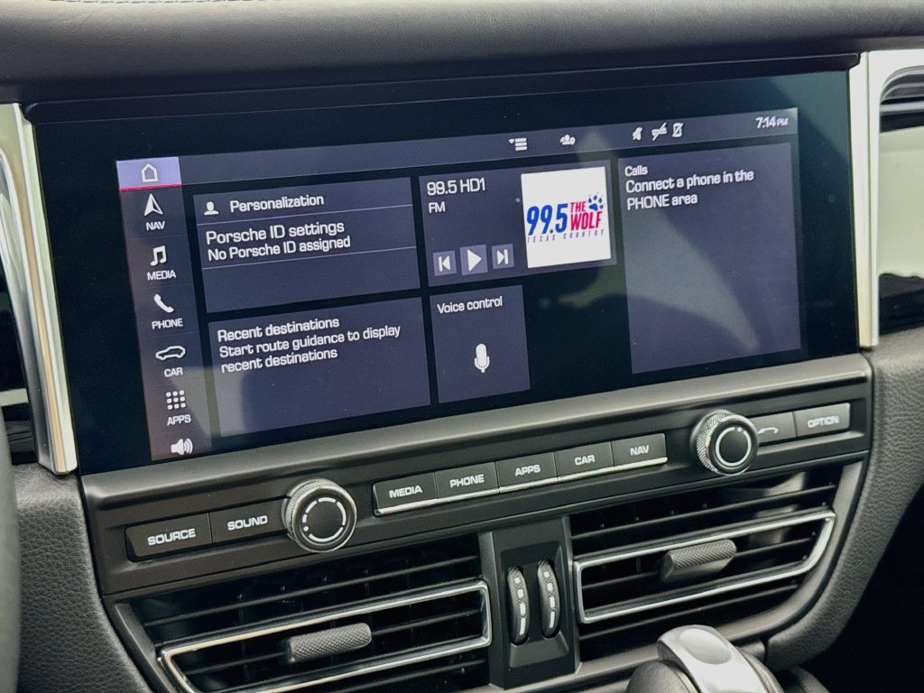 Certified 2020 Porsche Macan AWD/4WD image 18