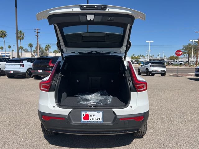 New 2026 Volvo XC40 B5 Core AWD/4WD image 25