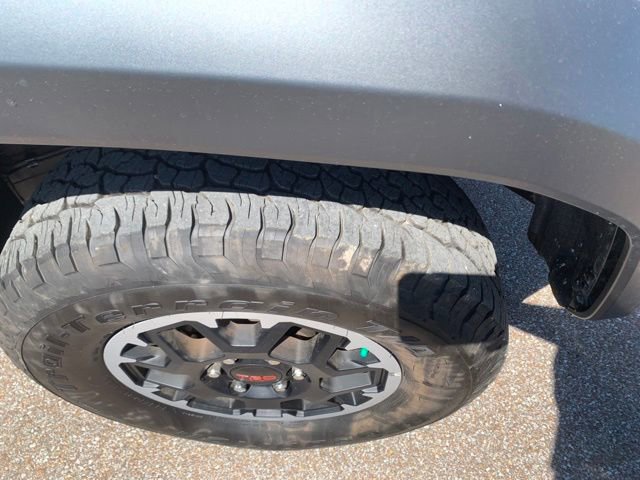 Used 2025 Toyota Tacoma TRD Off-Road AWD/4WD image 9