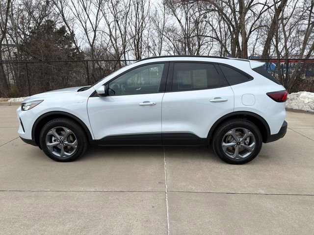 Used 2025 Ford Escape ST-Line Select image 2