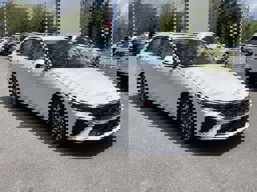 New 2026 Hyundai Elantra Limited image 25