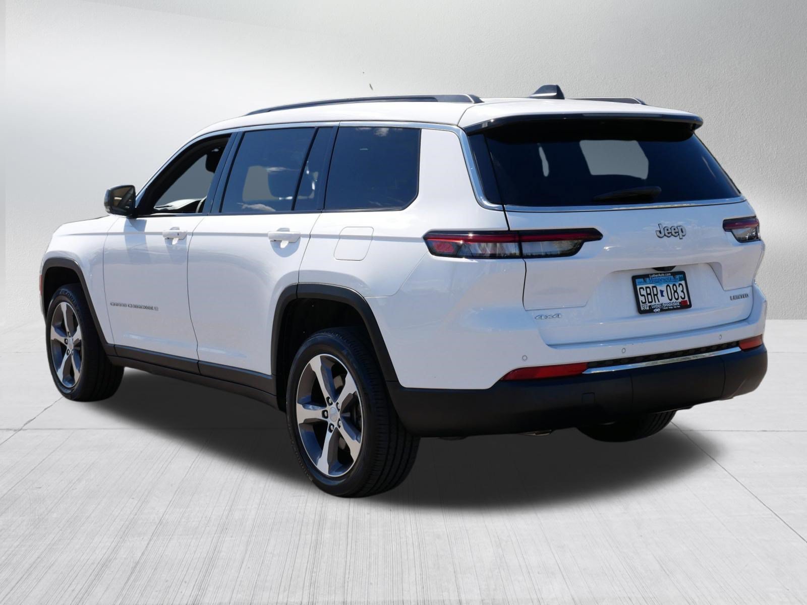 Used 2025 Jeep Grand Cherokee L Limited w/ Trailer Tow Package AWD/4WD image 5