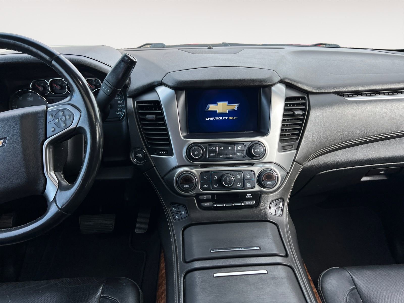 Used 2019 Chevrolet Suburban Premier image 11