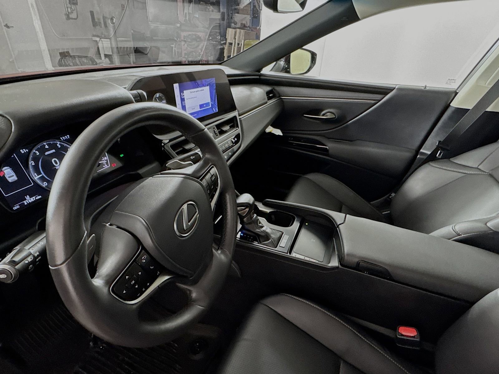 Used 2023 Lexus ES 250 w/ Premium Package image 4