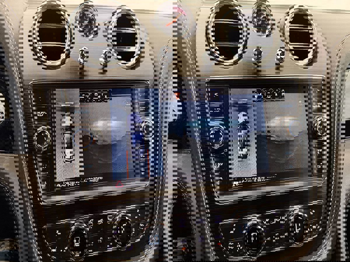 Used 2017 Bentley Bentayga image 24