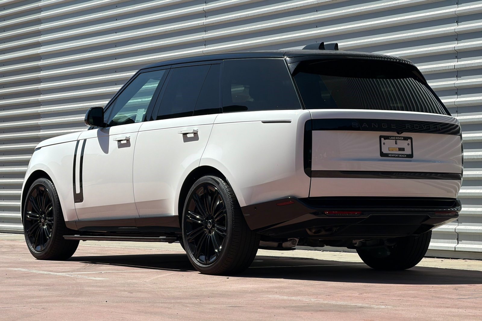 Certified 2025 Land Rover Range Rover Autobiography AWD/4WD image 3