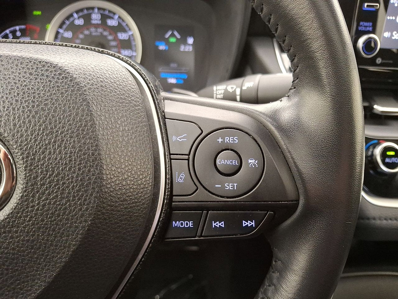 Certified 2021 Toyota Corolla SE w/ SE Premium Package FWD image 18