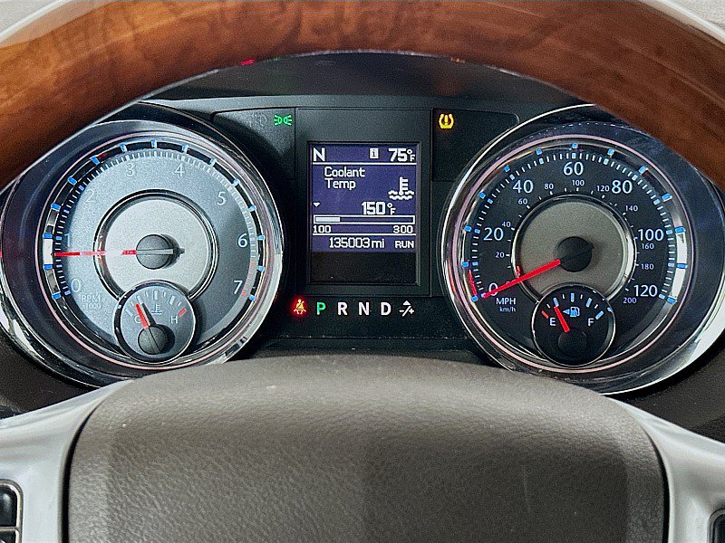 Used 2013 Chrysler Town & Country Limited w/ Luxury Group FWD image 13