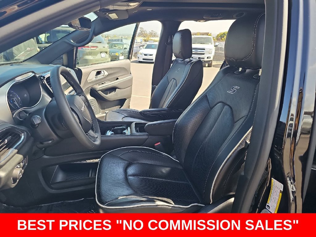 Used 2026 Chrysler Pacifica Limited w/ S Appearance Package FWD image 16