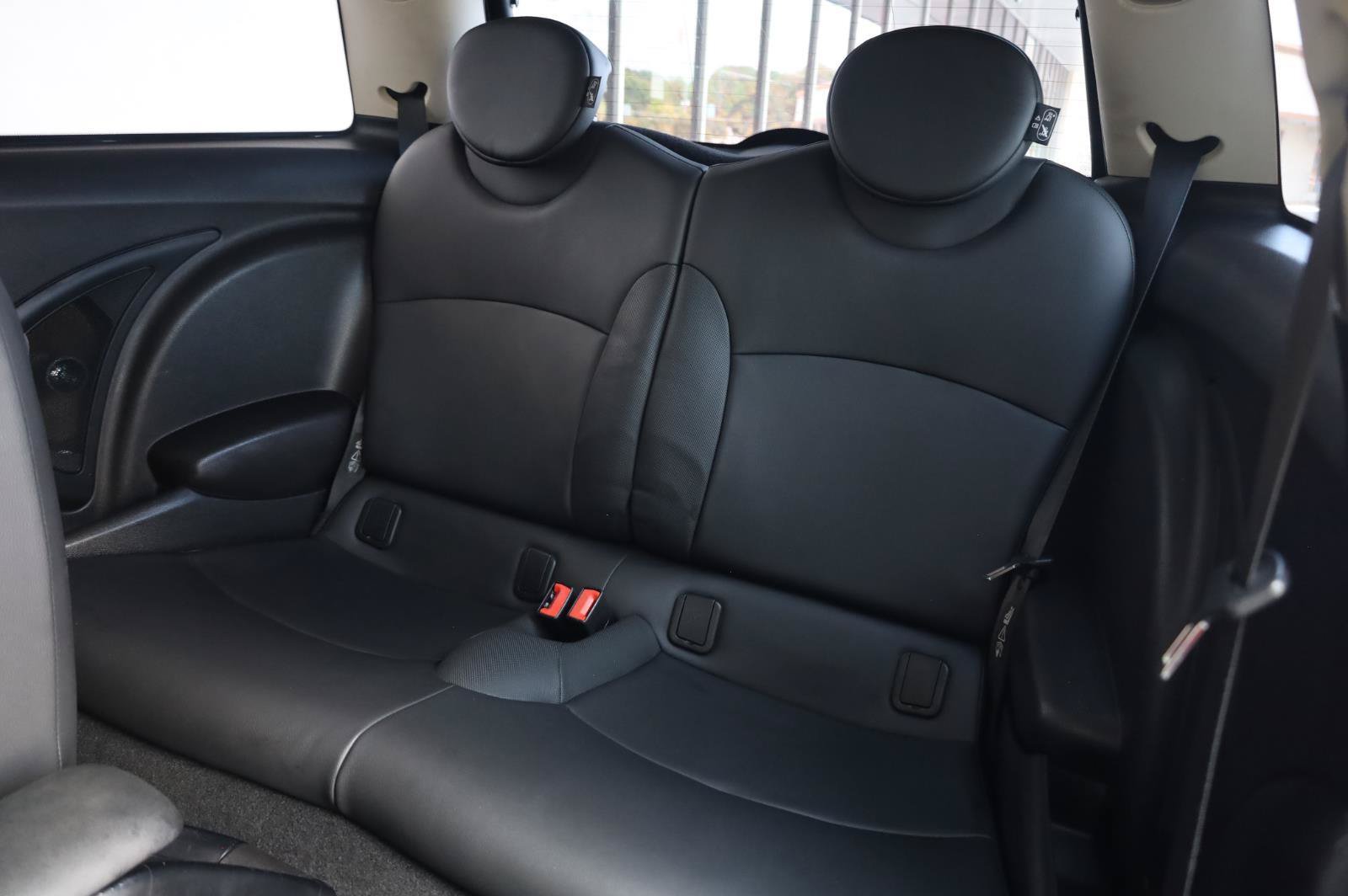 Used 2011 MINI Cooper Hardtop FWD image 17