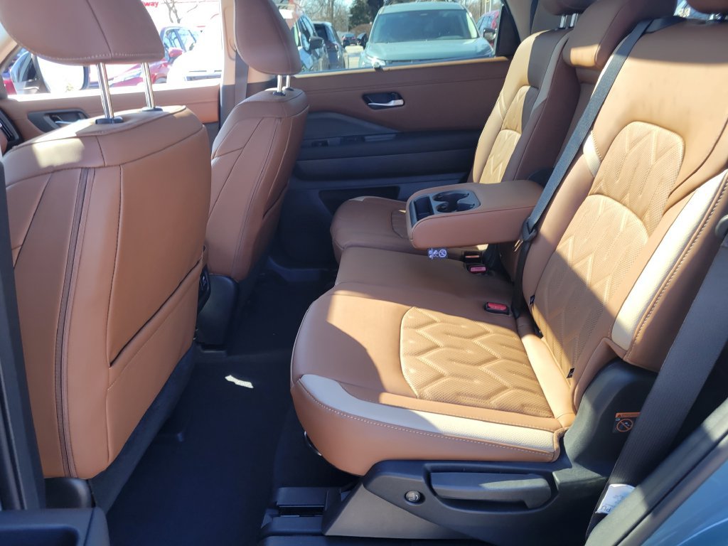 New 2026 Nissan Pathfinder Platinum w/ Cargo Package AWD/4WD image 29