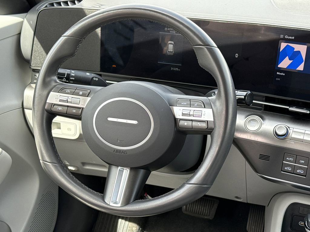 Used 2025 Hyundai Kona SEL image 12