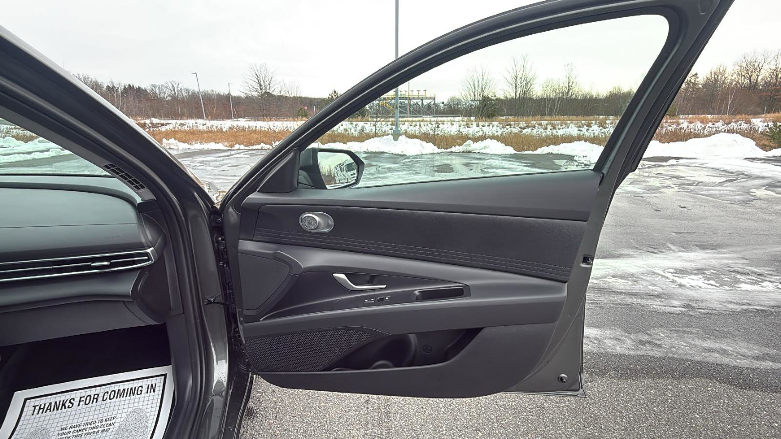 Used 2025 Hyundai Elantra SE image 18