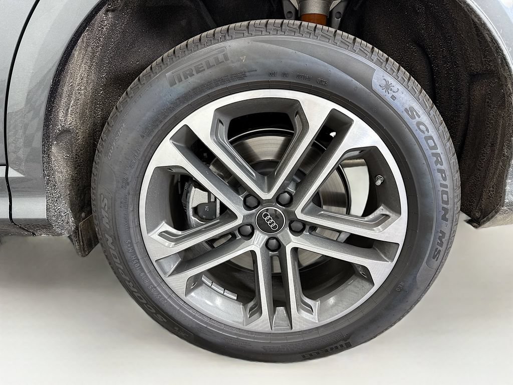 Used 2025 Audi Q5 Premium Plus w/ Premium Plus AWD/4WD image 31