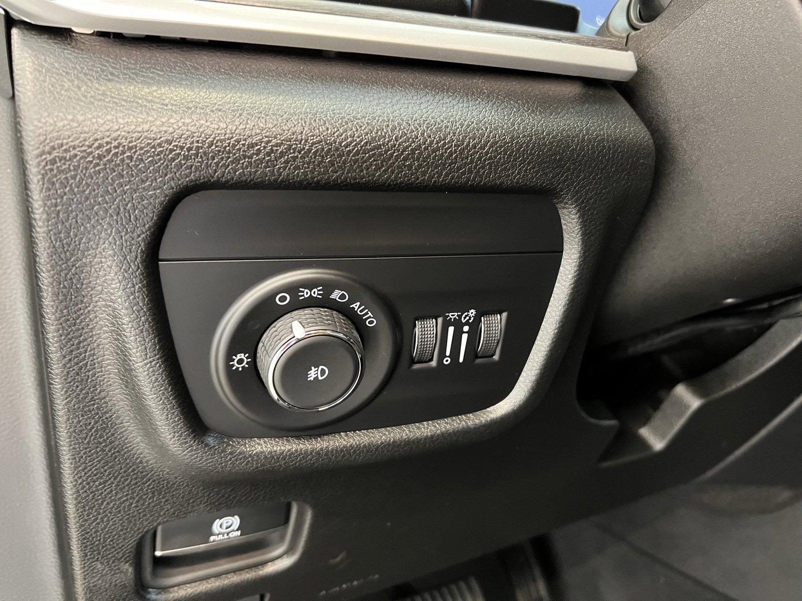 Used 2024 Jeep Grand Cherokee L Limited w/ Black Appearance Package image 30