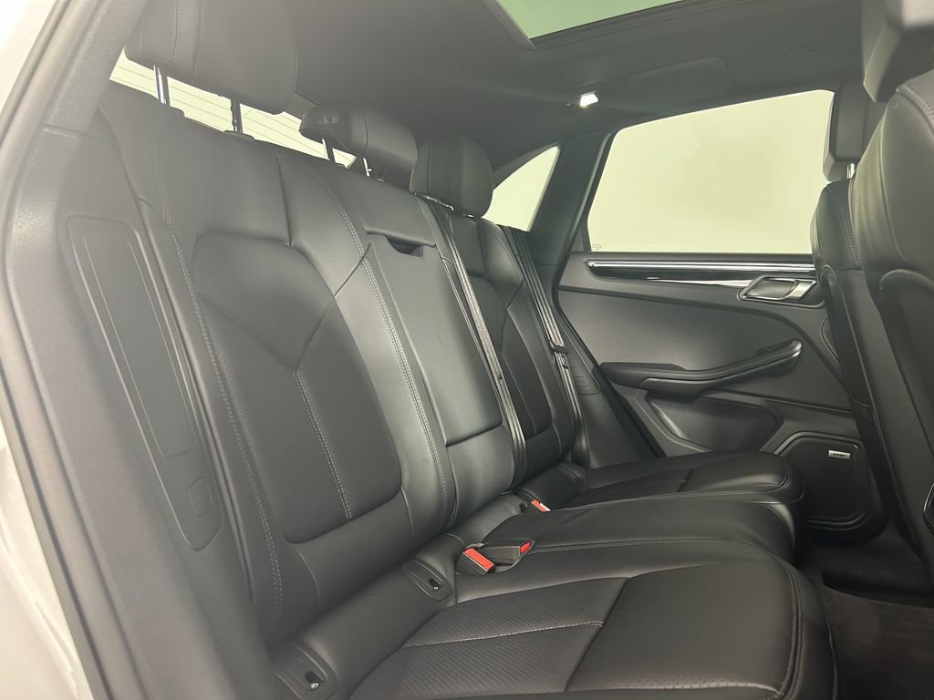 Certified 2025 Porsche Macan S AWD/4WD image 26