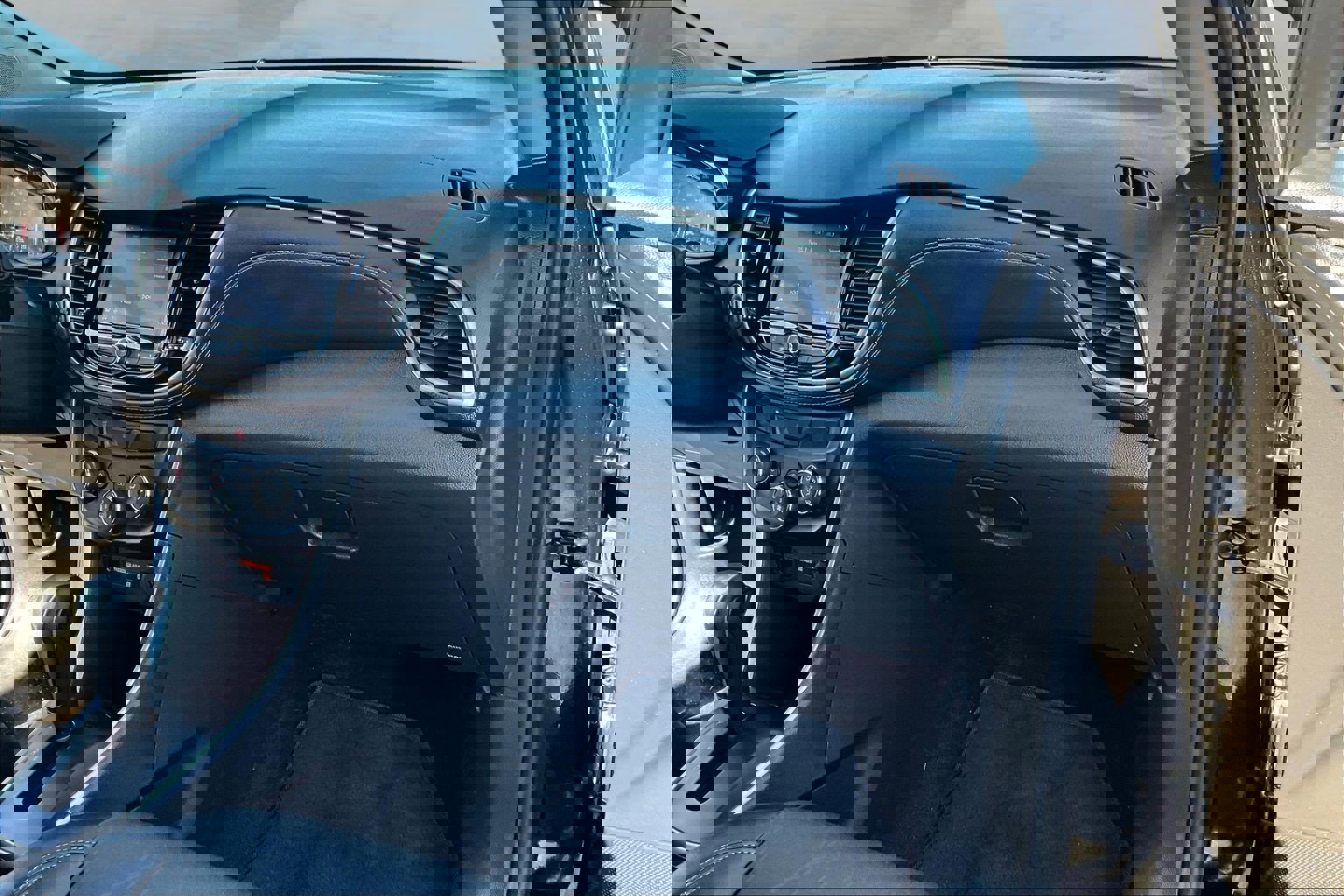 Used 2022 Chevrolet Trax LT w/ LT Convenience Package image 18