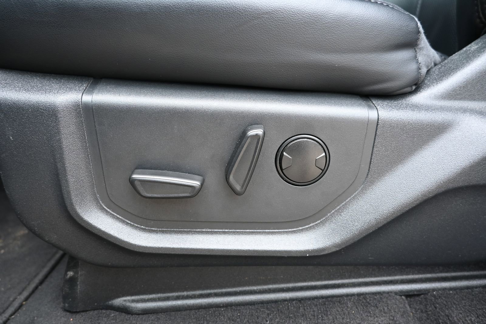 Used 2024 Ford Expedition XLT RWD image 9