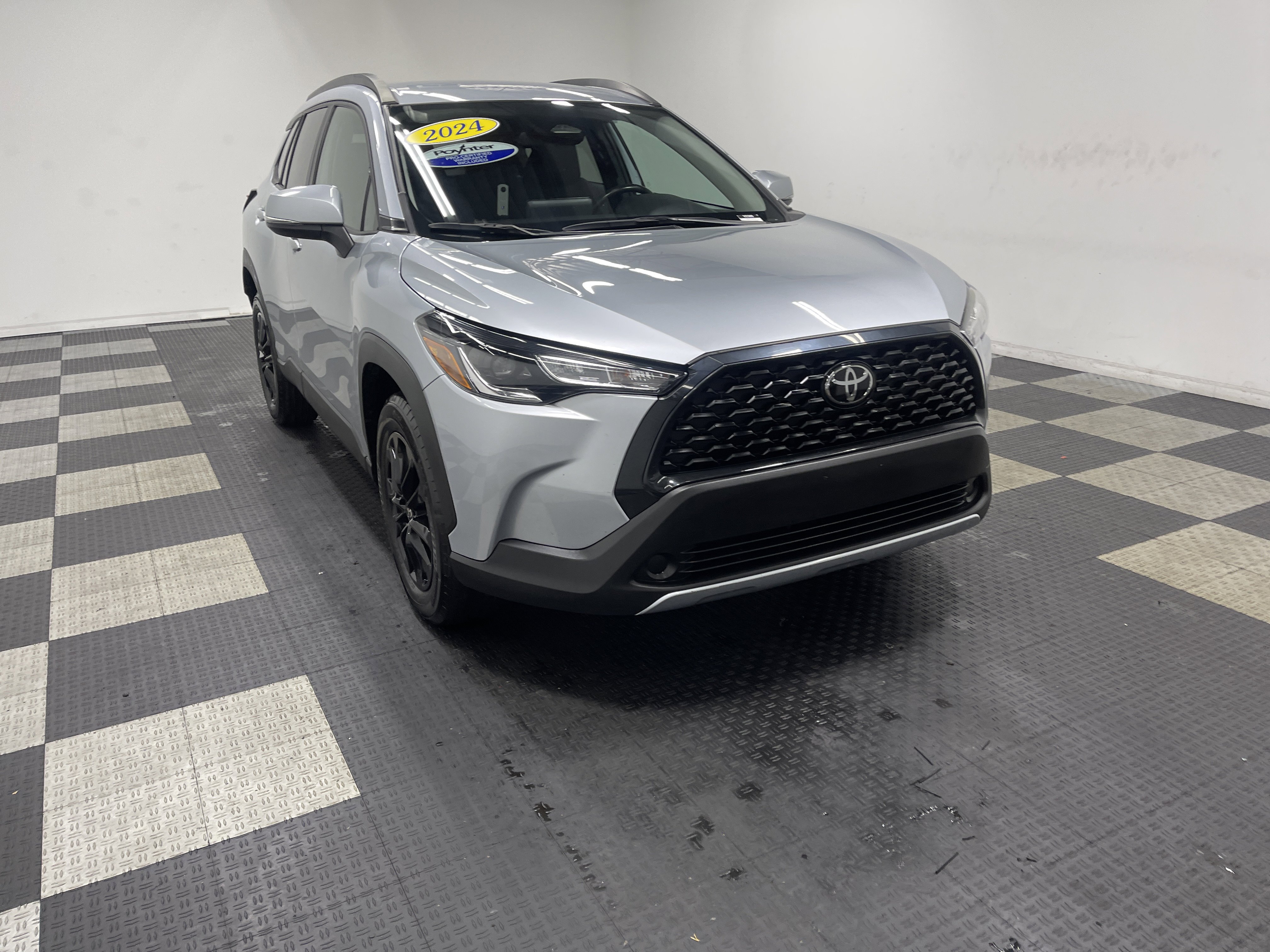 Used 2024 Toyota Corolla Cross LE image 6