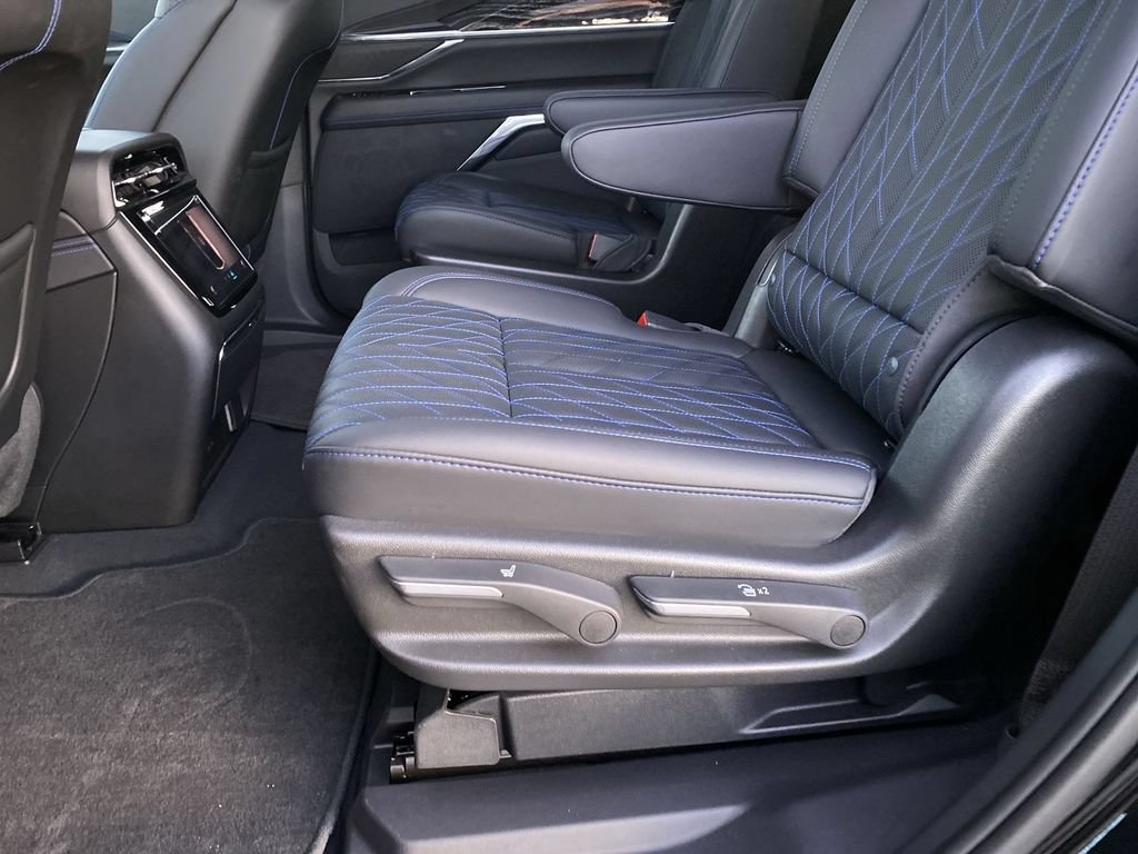 Used 2025 Cadillac Escalade IQ Sport 1 AWD/4WD image 36