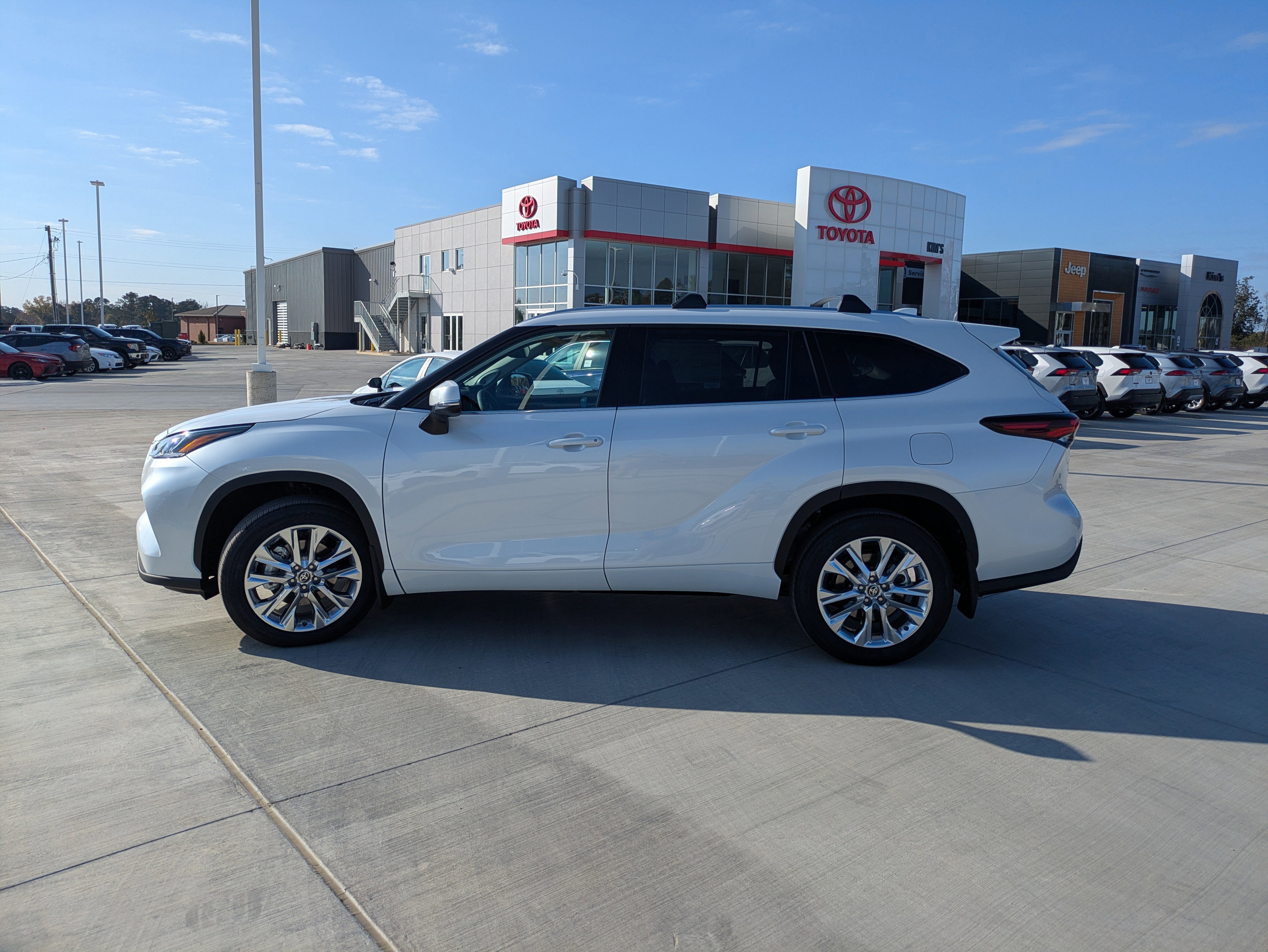 New 2026 Toyota Highlander Limited image 4