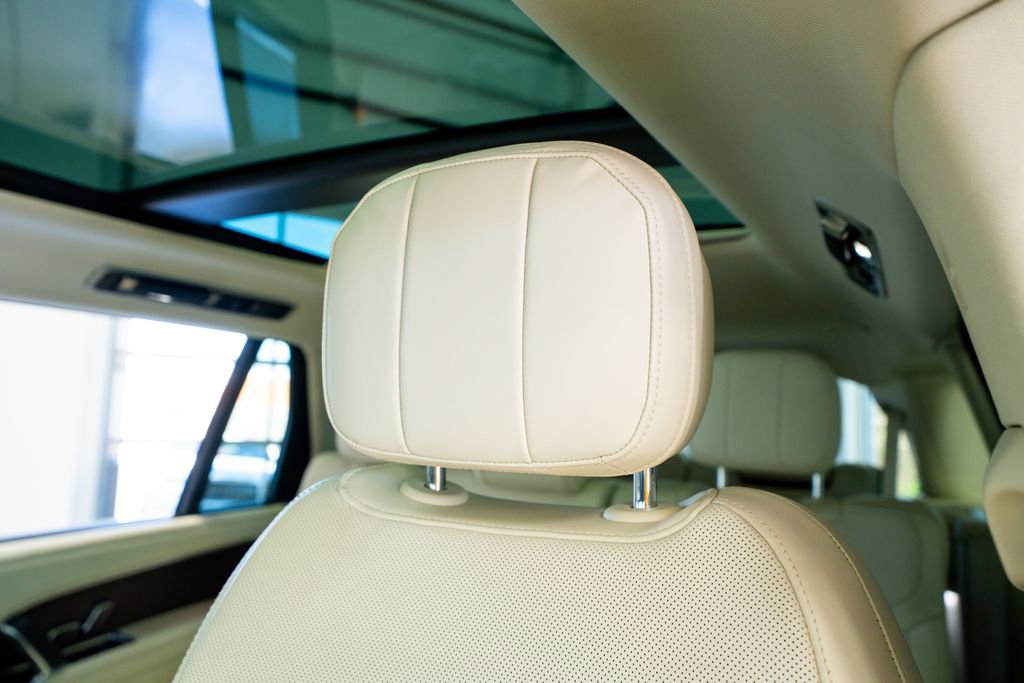 Used 2024 Land Rover Range Rover Long Wheelbase SE image 35