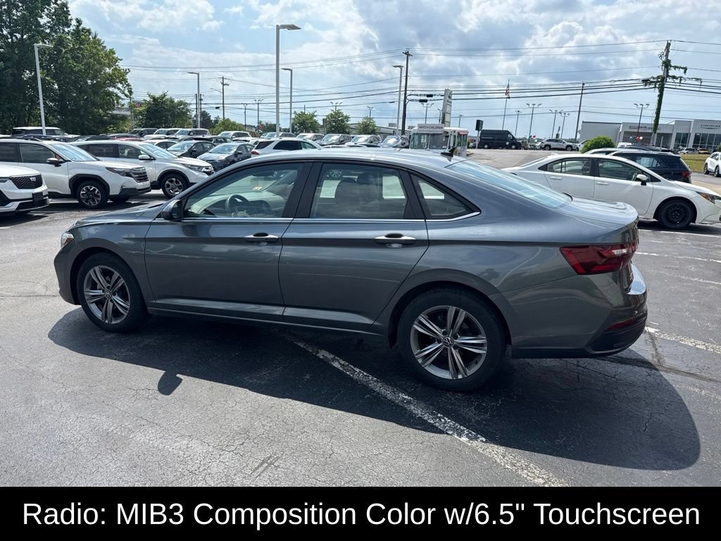 Used 2024 Volkswagen Jetta SE FWD image 9