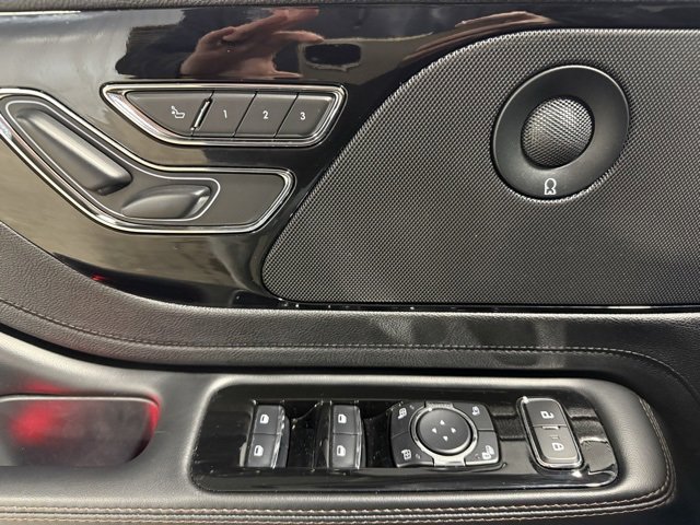 Used 2023 Lincoln Aviator Reserve image 8