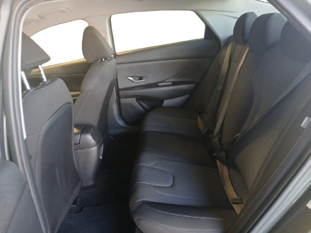 Used 2024 Hyundai Elantra SE FWD image 15