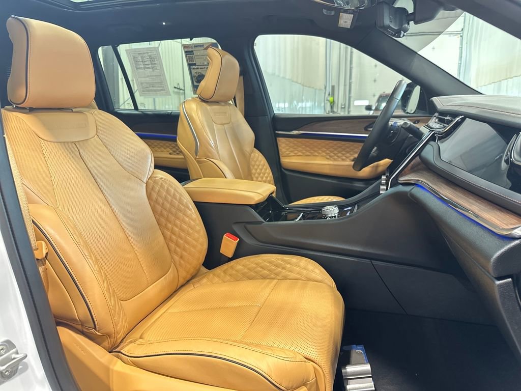 Used 2023 Jeep Grand Cherokee L Summit w/ Advanced Protech Group IV image 38