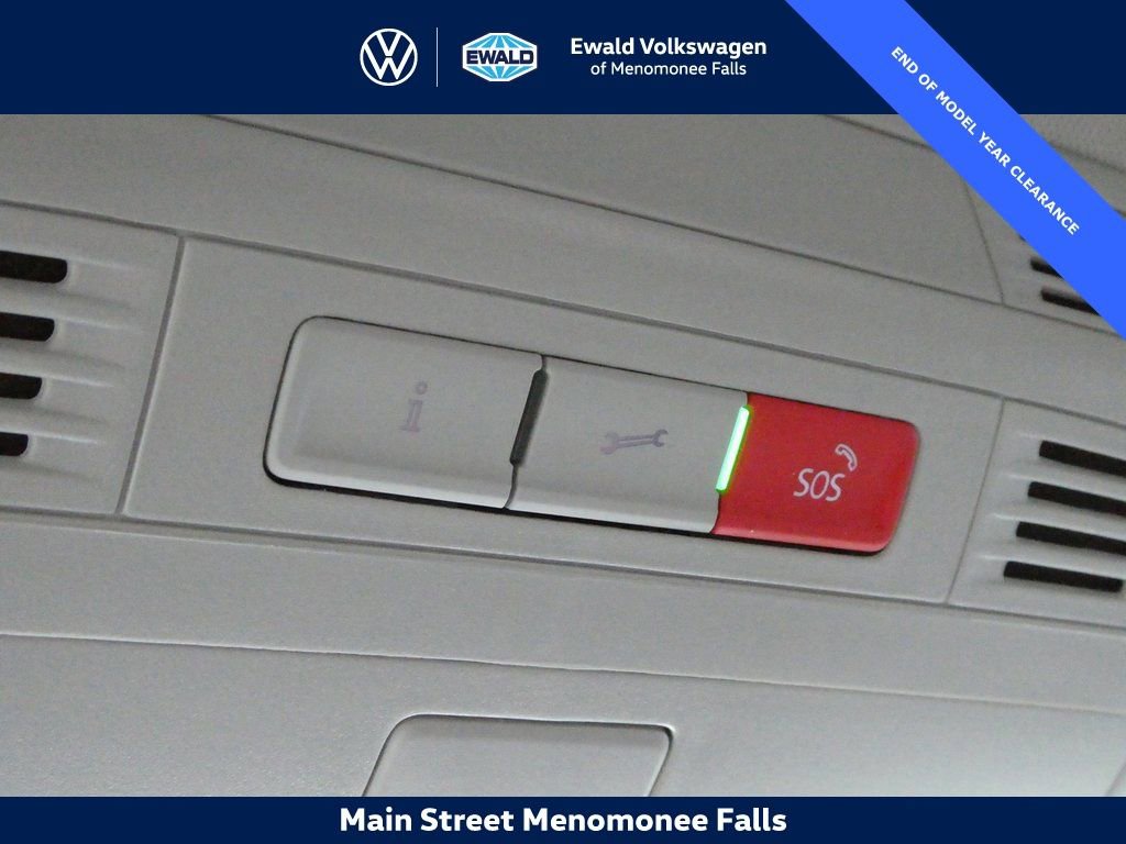 Certified 2025 Volkswagen Taos SE image 22
