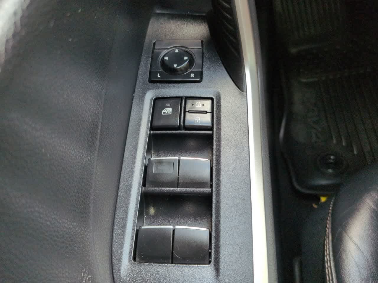 Used 2019 Toyota RAV4 Limited w/ Cold Weather Package FWD image 23