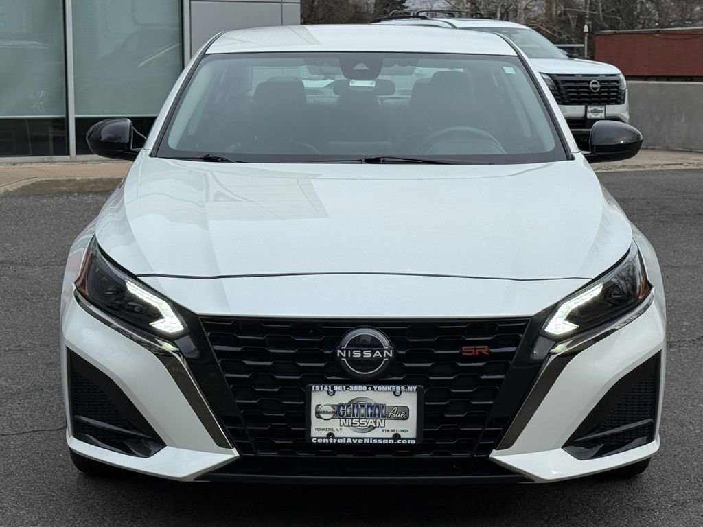 Used 2024 Nissan Altima 2.5 SR image 2